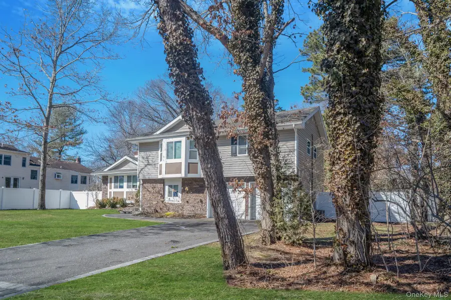 17 Rolling Hills Drive, Ridge, NY 11961 - #3