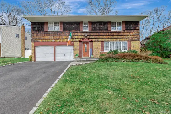 61 Hurtin Boulevard, Smithtown, NY 11787