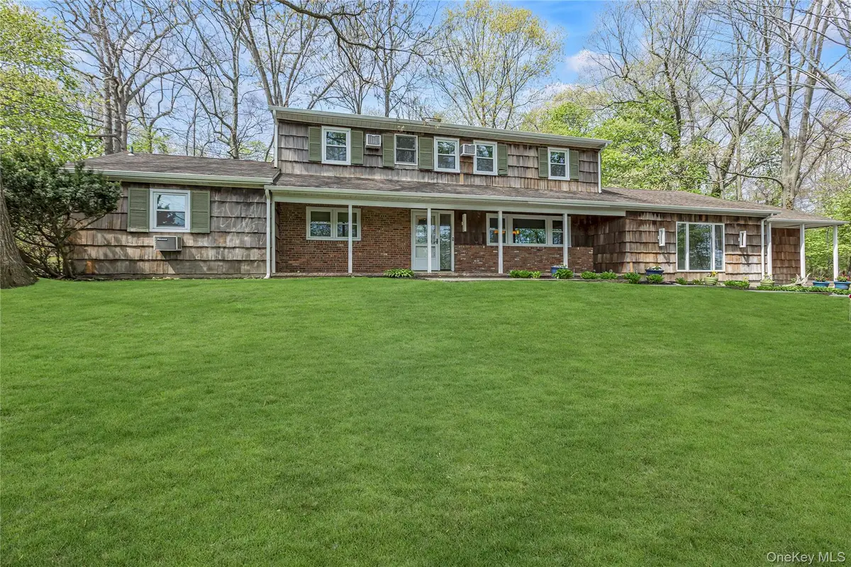 16 Appletree Lane, Huntington Station, NY 11746 - #1