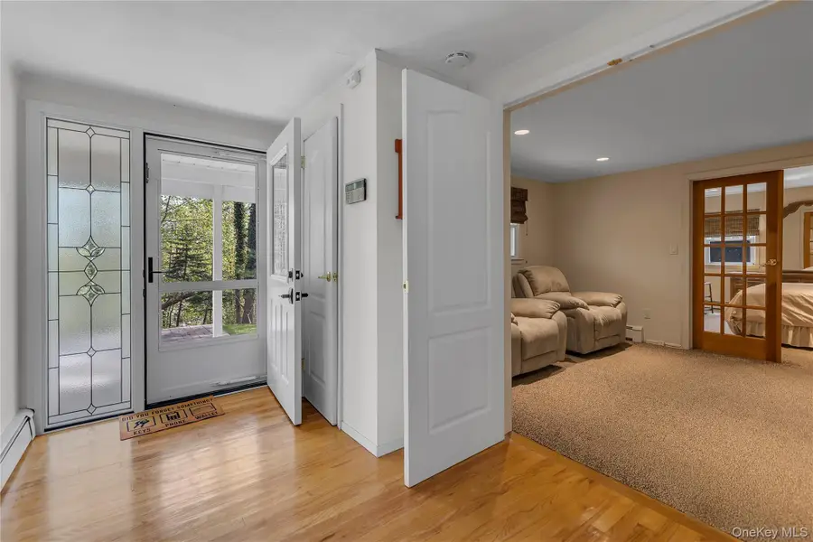 16 Appletree Lane, Huntington Station, NY 11746 - #2