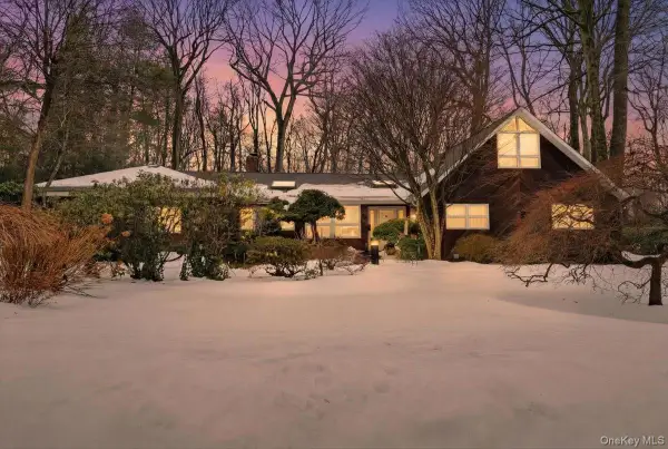 85 Hickory Drive, East Hills, NY 11576