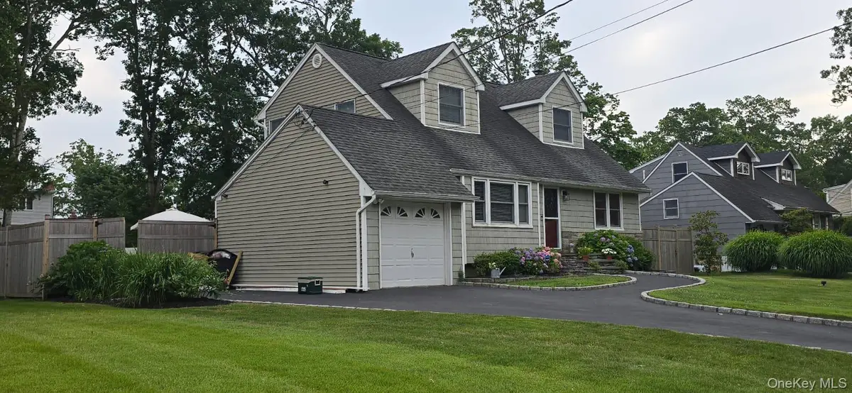 6 Robinson Street, Shoreham, NY 11786 - #1