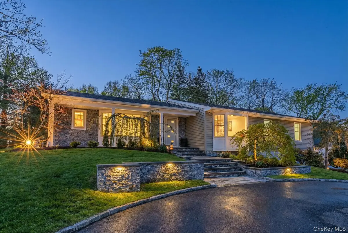 21 Rawlings Drive, Melville, NY 11747 - #1