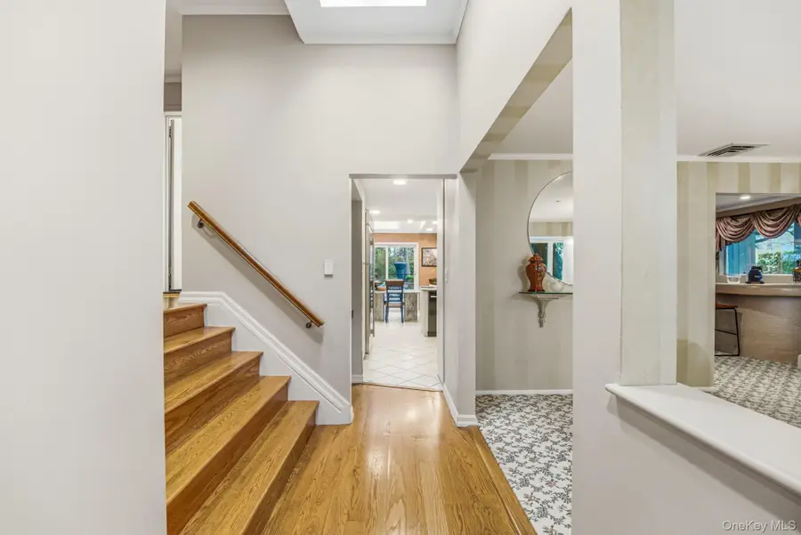 123 Robby Lane, Manhasset Hills, NY 11040 - #2