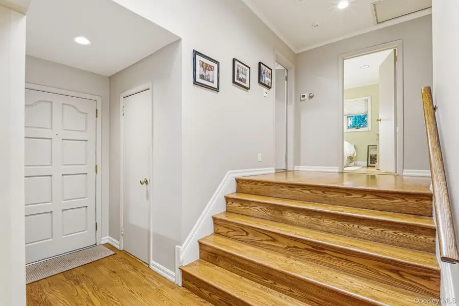 123 Robby Lane, Manhasset Hills, NY 11040 - #3