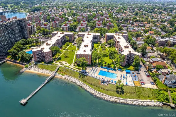 162-01 Powells Cove Boulevard #2D, Beechhurst, NY 11357