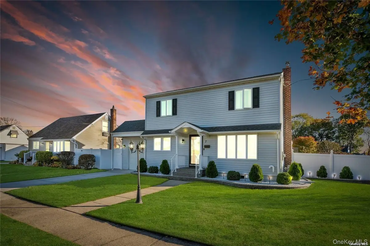7 Hicks Circle, Hicksville, NY 11801 - #1