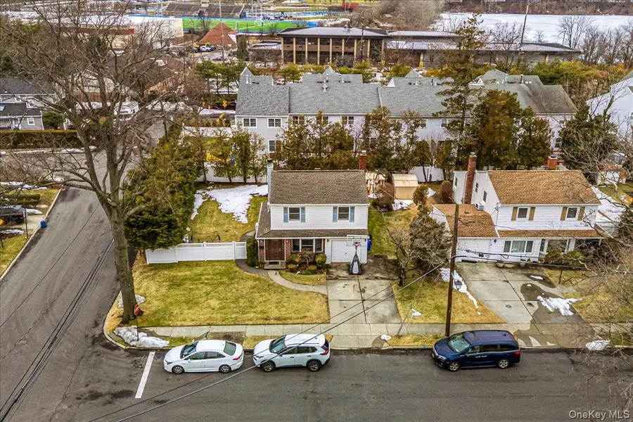 17 Whitehall Lane, New Hyde Park, NY 11040 - #3