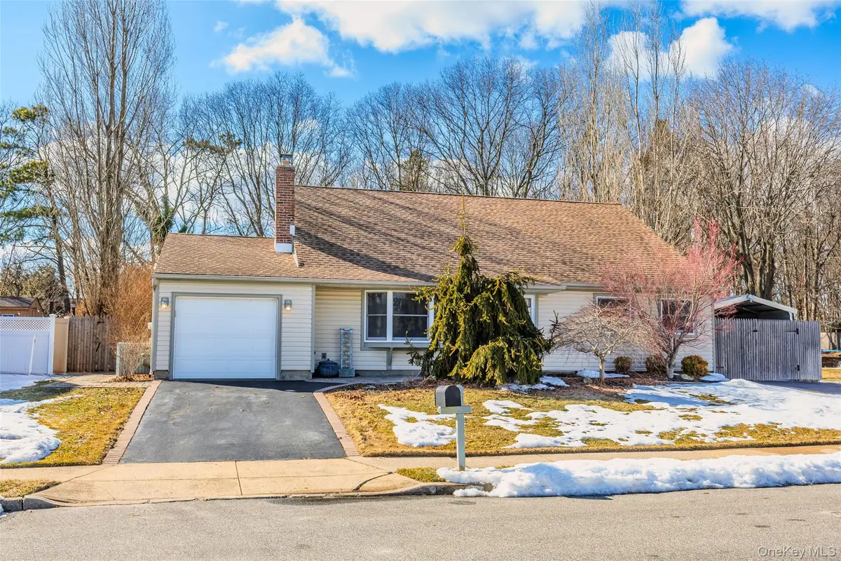 193 Glen Summer Road, Holbrook, NY 11741 - #1