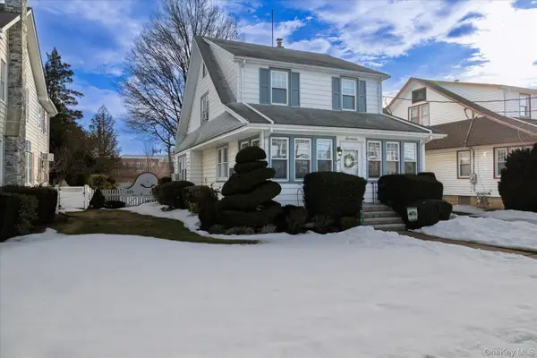 16 Denton Court, Rockville Centre, NY 11570