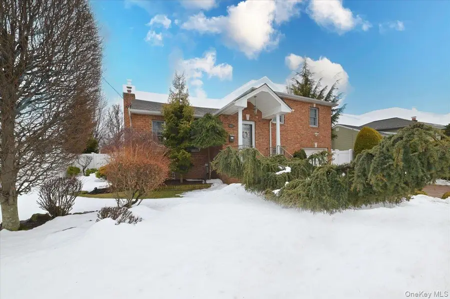 264 N Boston Avenue, Massapequa, NY 11758 - #2