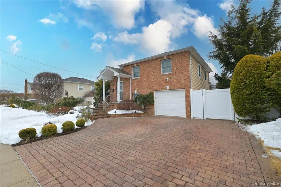 264 N Boston Avenue, Massapequa, NY 11758 - #3