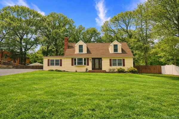 45 Croft Lane, Smithtown, NY 11787