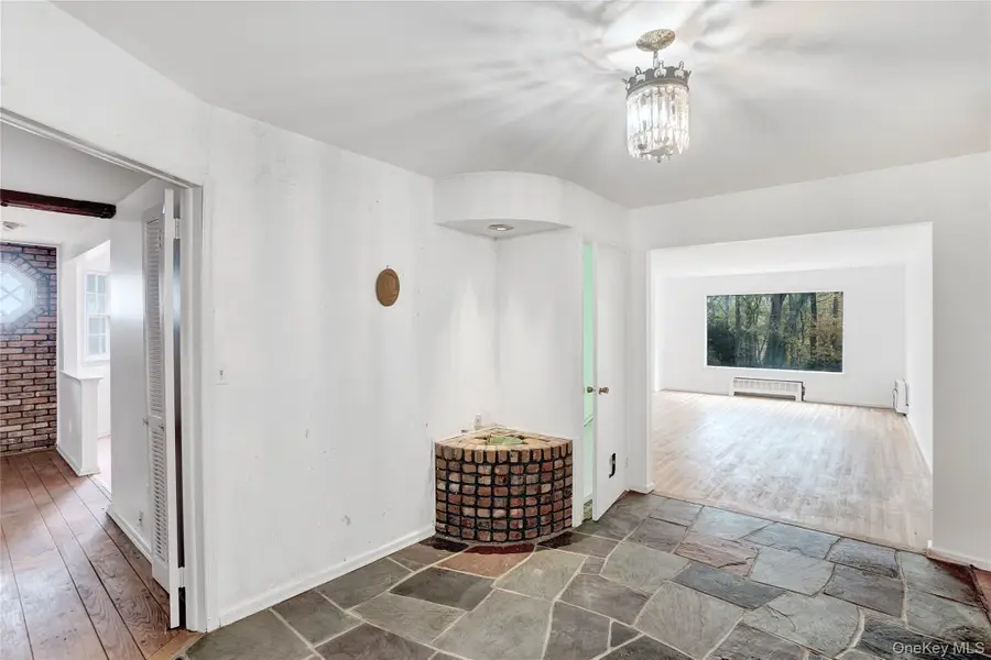 5 Chatham Place, Dix Hills, NY 11746 - #2