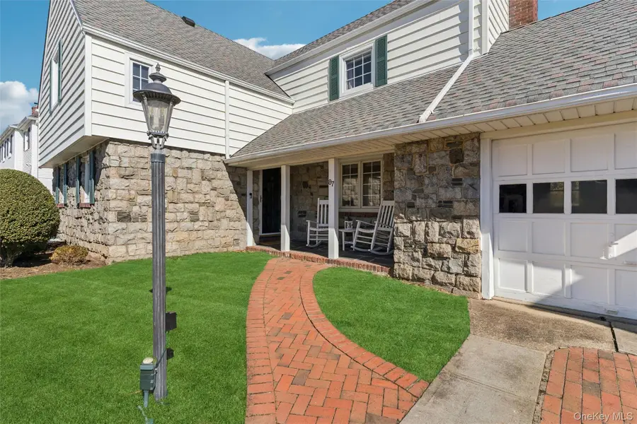 87 Wyatt Road, Garden City, NY 11530 - #3