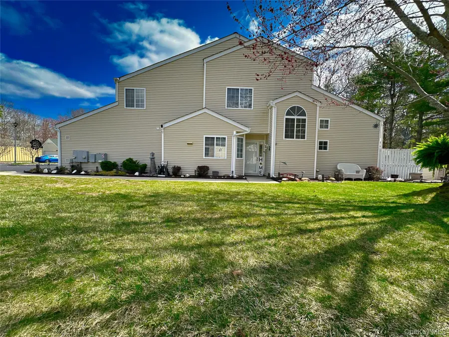 142 Farm House Court, Manorville, NY 11949 - #2