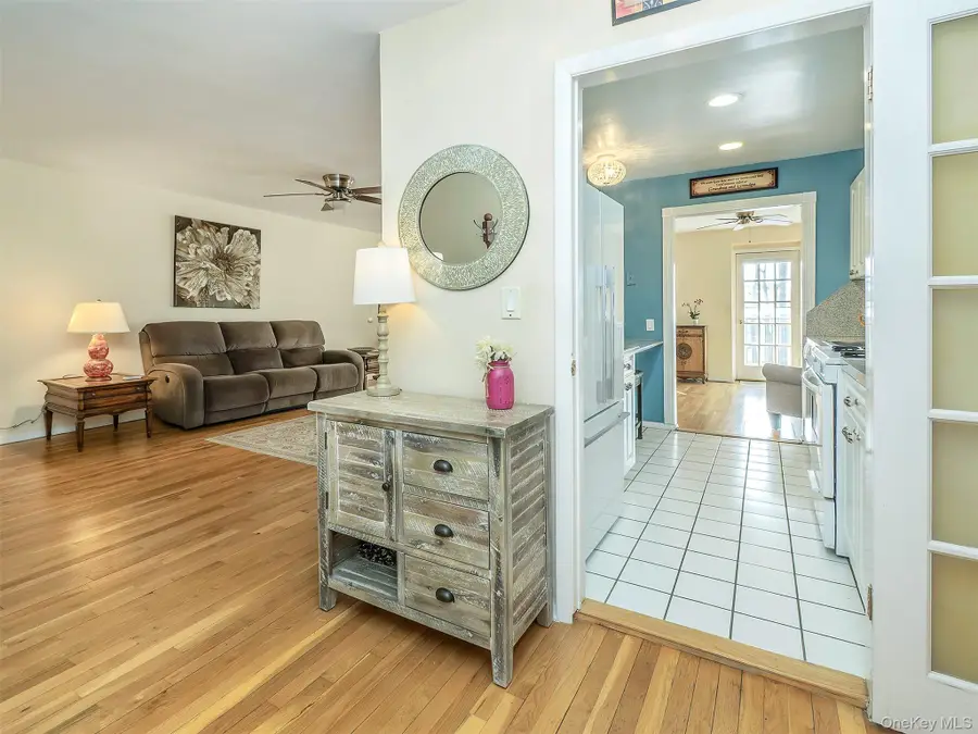 32 Pearsall #2D, Glen Cove, NY 11542 - #3