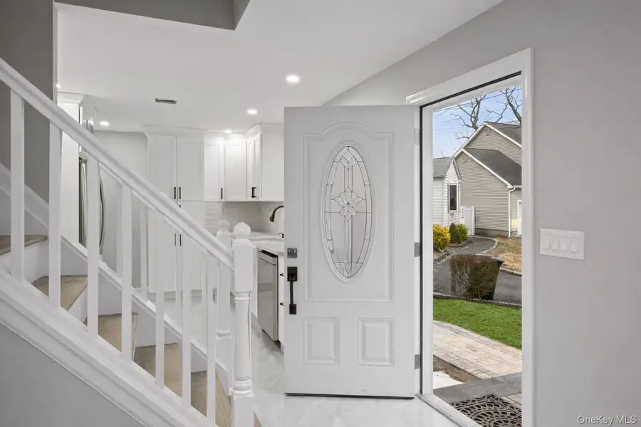 6 Grand Haven Court, Commack, NY 11725 - #2