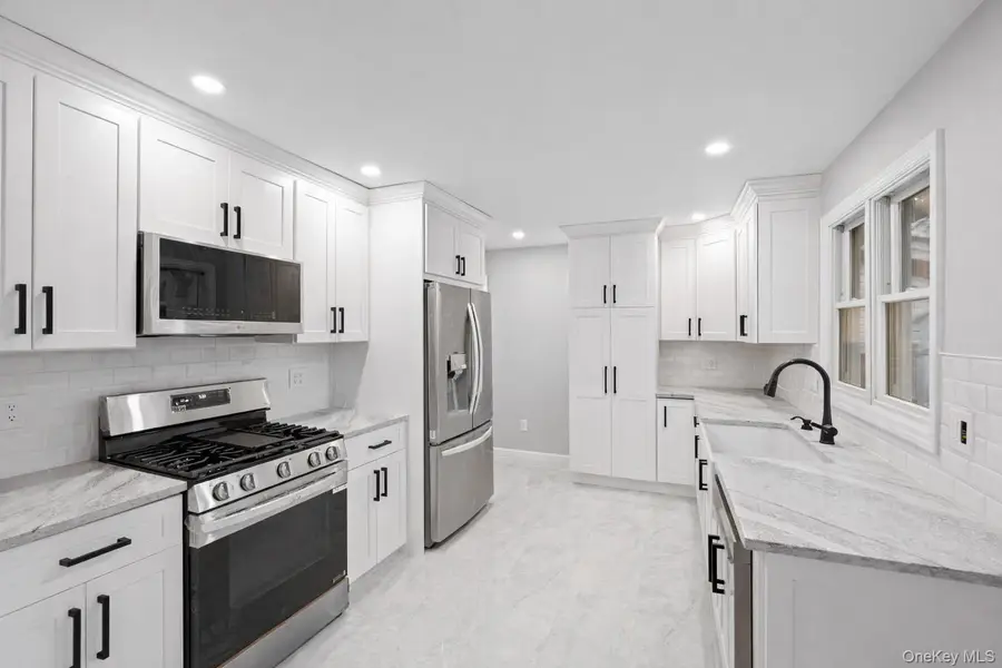 6 Grand Haven Court, Commack, NY 11725 - #3