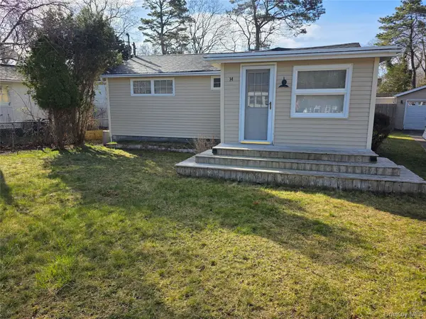 14 Lincoln Road, Hampton Bays, NY 11946