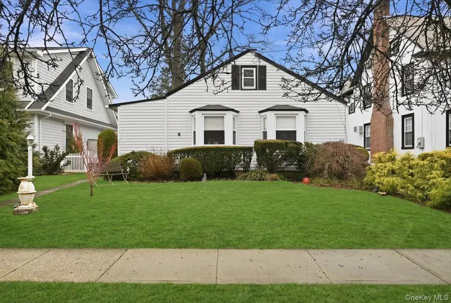 163 Elm Street, Roslyn Heights, NY 11577 - #2