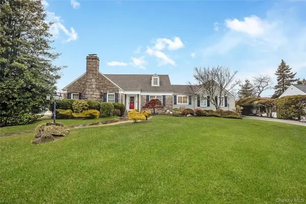 28 Lincoln Avenue, Massapequa, NY 11758