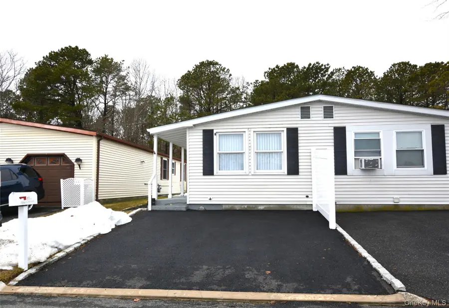 65A Village Circle W, Manorville, NY 11949 - #2