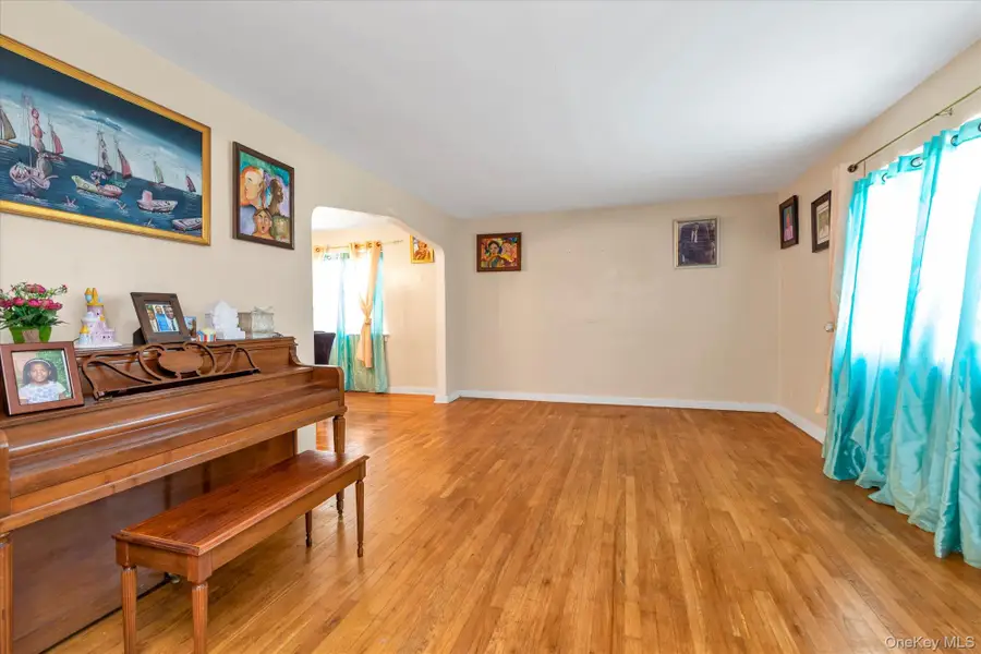 112 Ann Street, Valley Stream, NY 11580 - #3