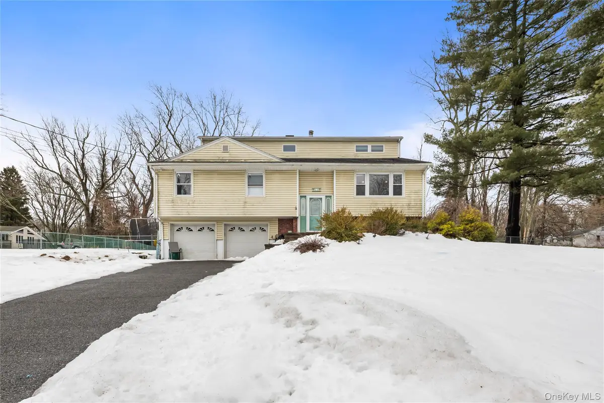 11 Castle Drive, Chestnut Ridge, NY 10977 - #1