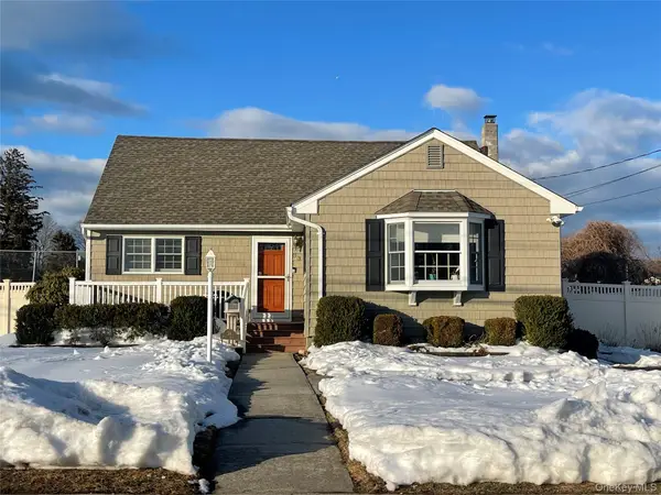 33 Maple Avenue, Kings Park, NY 11754