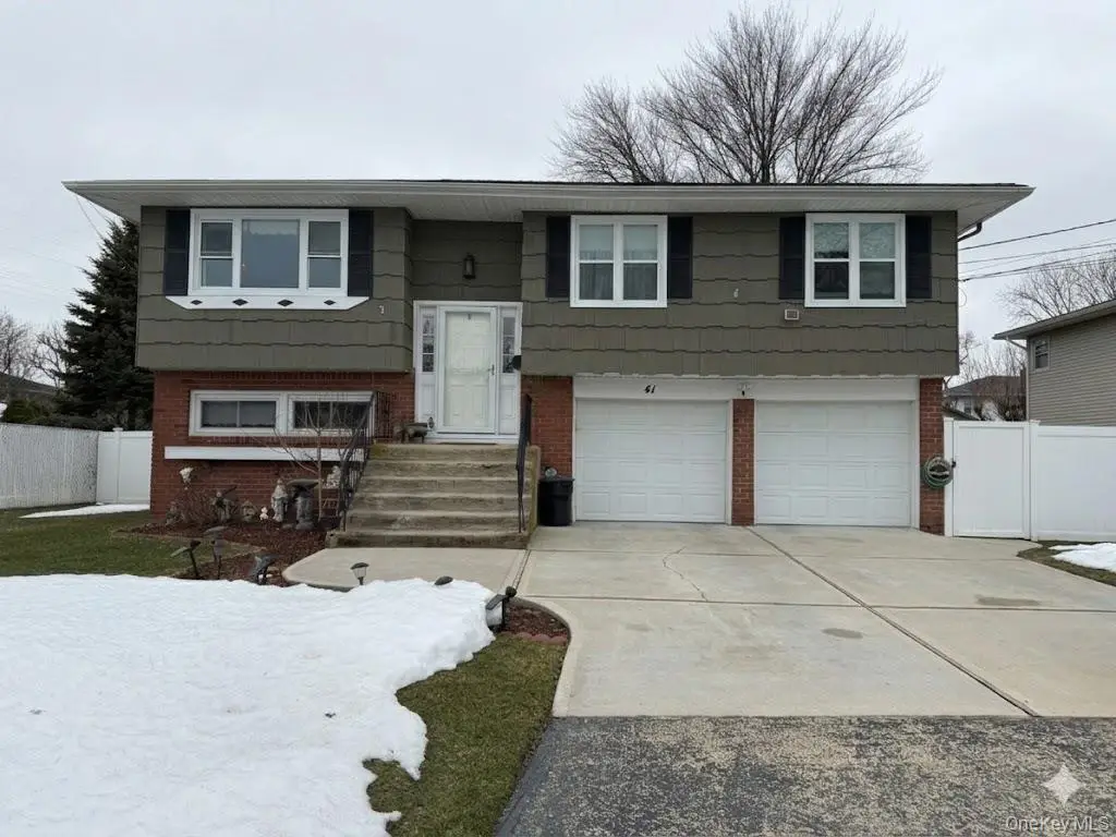 41 N Kings Avenue, Lindenhurst, NY 11757 - #1