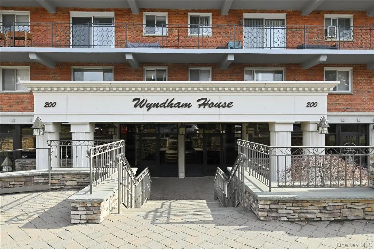 200 Atlantic Avenue #Apartment 107, Lynbrook, NY 11563 - #1