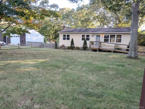 23 Howell Place, Speonk, NY 11972