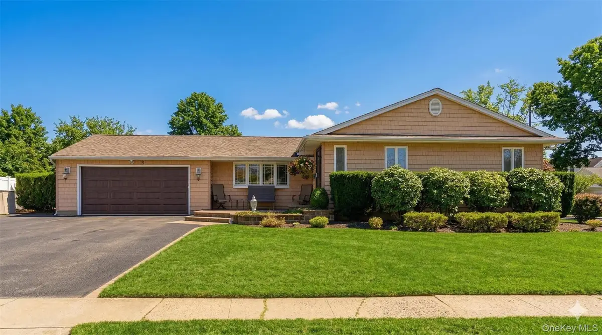 15 Leeward Lane, Commack, NY 11725 - #1