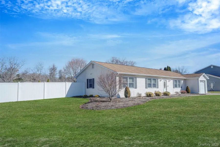 7 Hemlock Road, Mount Sinai, NY 11766 - #3