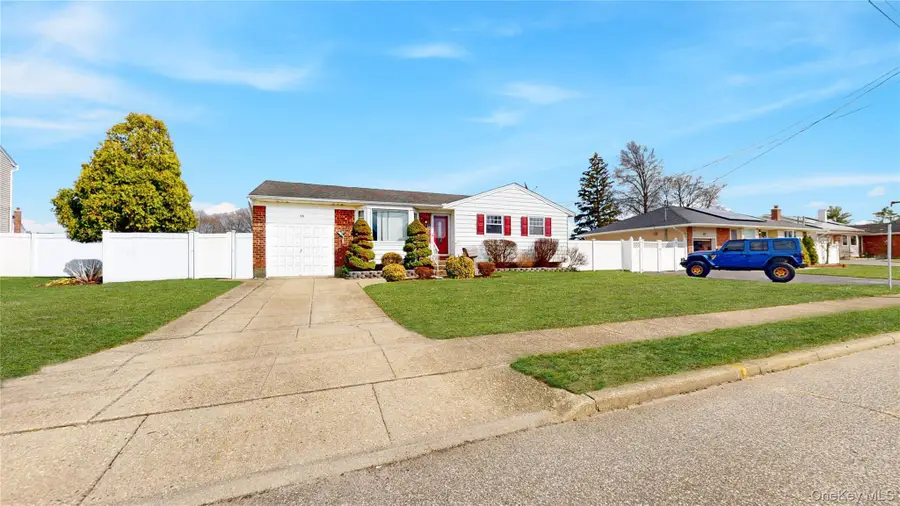 15 Lisa Drive, Deer Park, NY 11729 - #2