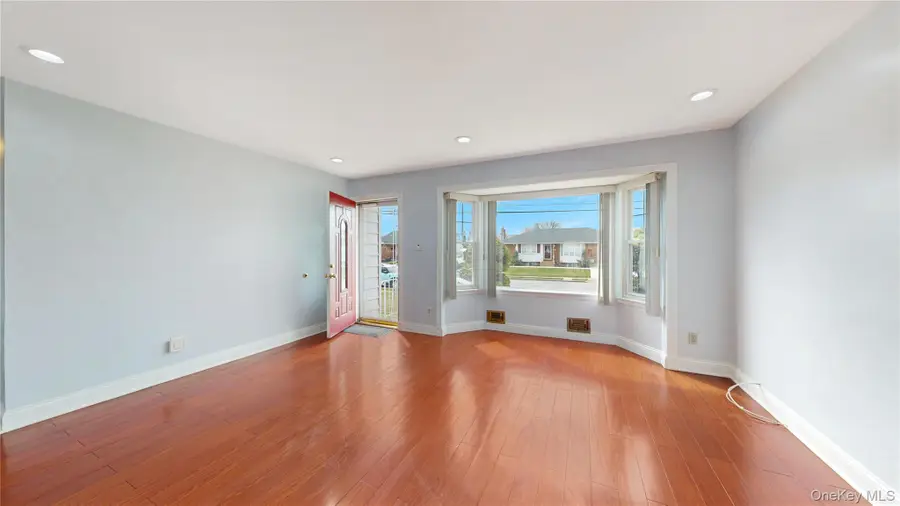 15 Lisa Drive, Deer Park, NY 11729 - #3