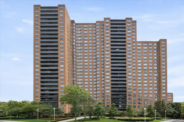 70-25 Yellowstone Boulevard #3U, Forest Hills, NY 11375