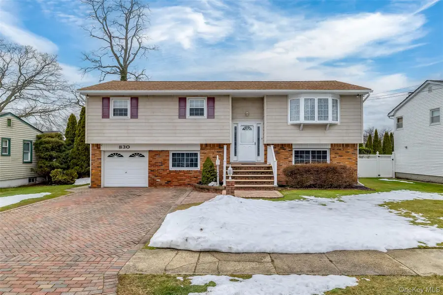 830 N Broome Avenue, Lindenhurst, NY 11757 - #3