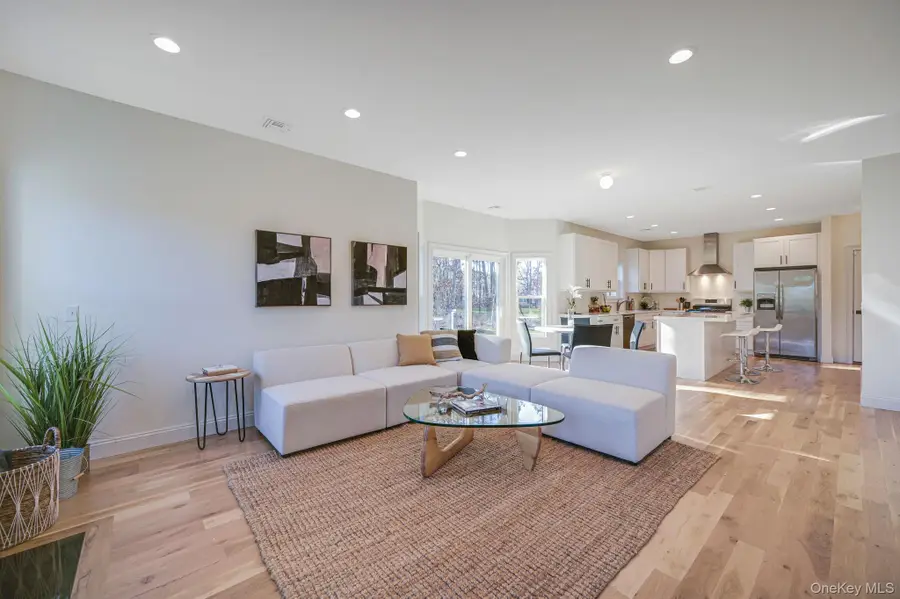 7 Henkel Road, Lake Grove, NY 11755 - #3