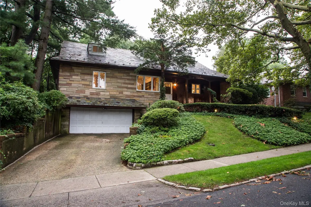 200 Melbourne Road, Great Neck, NY 11021 - #1