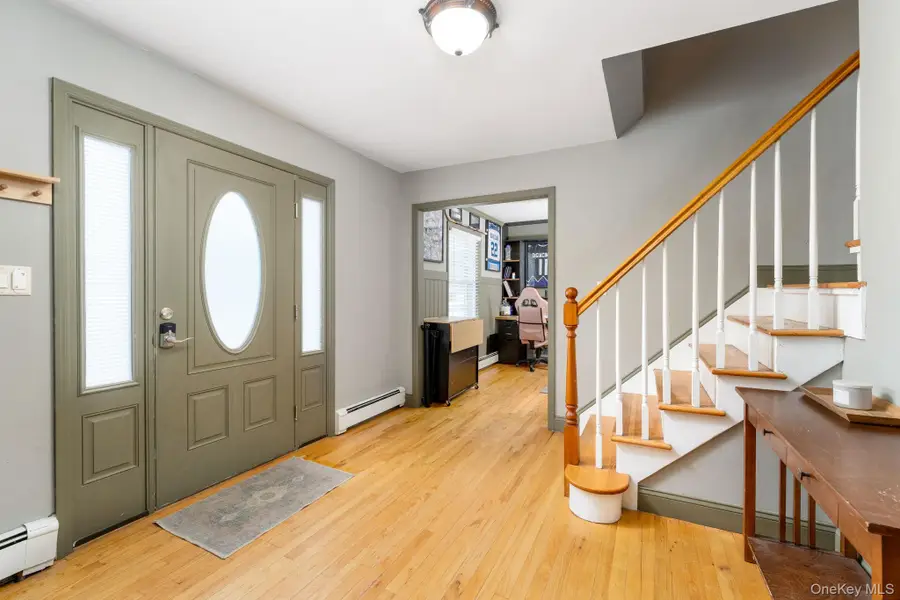 4 Rowe Street, Coram, NY 11727 - #3