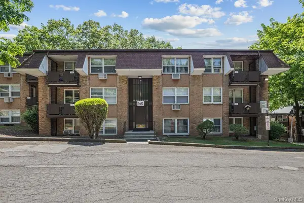 160 E Kearsing Parkway, Monsey, NY 10952