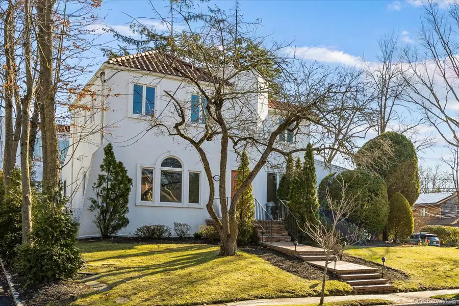 118 Baker Hill Road, Great Neck, NY 11023 - #3