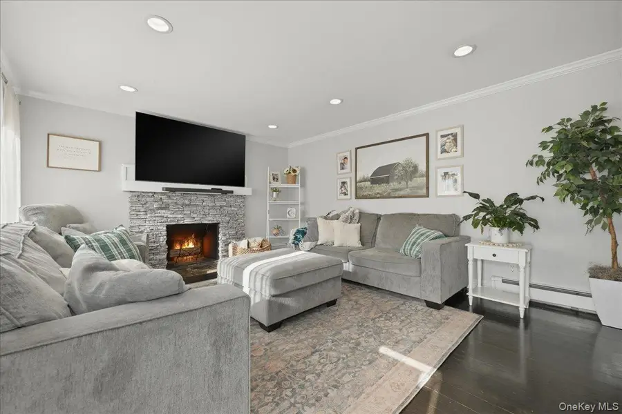 17 Hawthorne Street, Massapequa, NY 11758 - #3