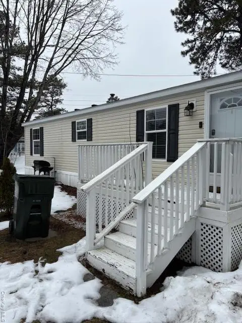 A9 Ash St, Riverhead, NY 11901 - #2