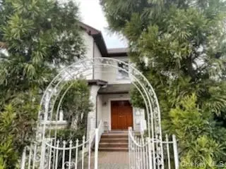 56 Stephenson Boulevard, New Rochelle, NY 10801