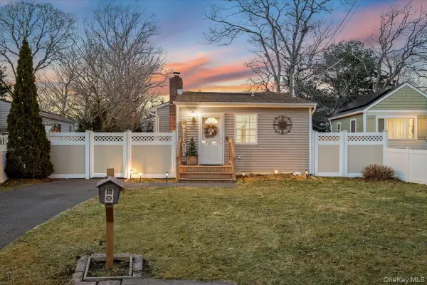 65 Pearl Avenue, Holtsville, NY 11742