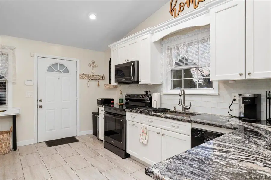 65 Pearl Avenue, Holtsville, NY 11742 - #2