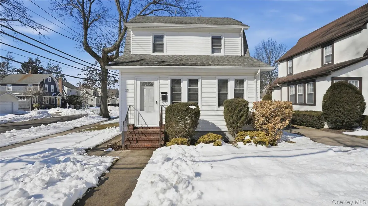 25 Mayfair Avenue, Floral Park, NY 11001 - #1